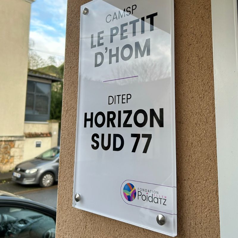 Plaque signalétique extérieure