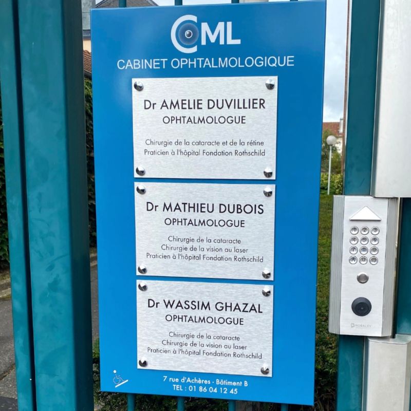 Plaque signalétique professionnelle extérieure