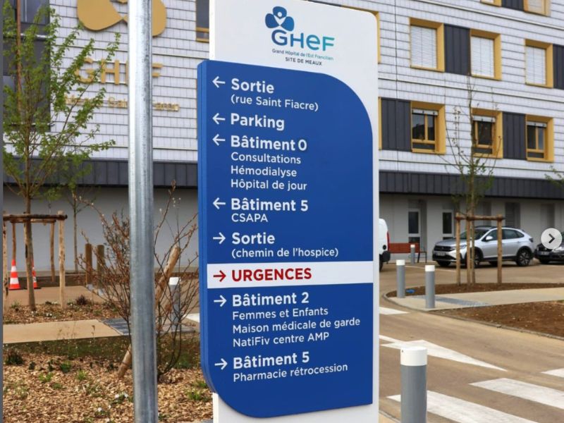 Totem directionnel paysage